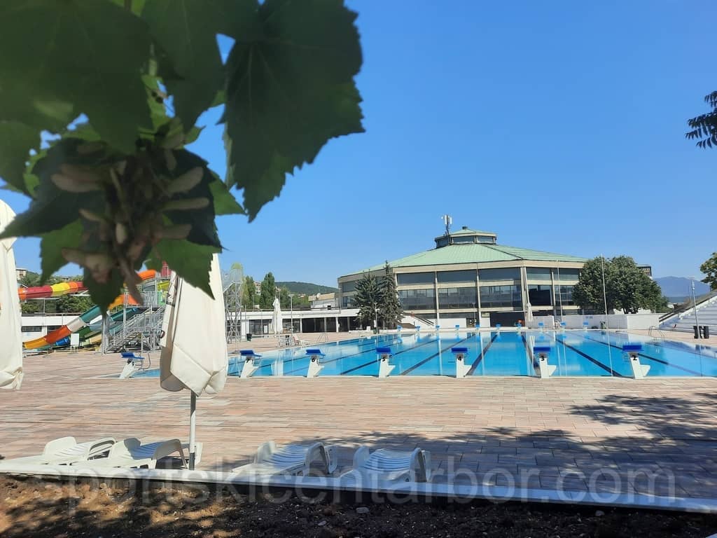 otvoreni-bazen-za vreme-turnira